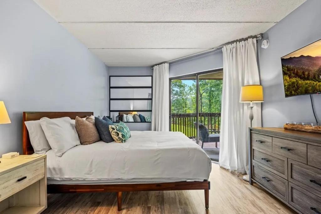 Views & Fireplace - Minutes To Gburg And Ober - Condo Gatlinburg Bagian luar foto