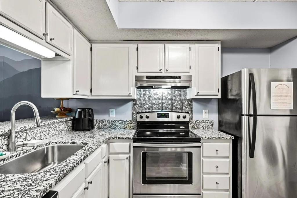 Views & Fireplace - Minutes To Gburg And Ober - Condo Gatlinburg Bagian luar foto