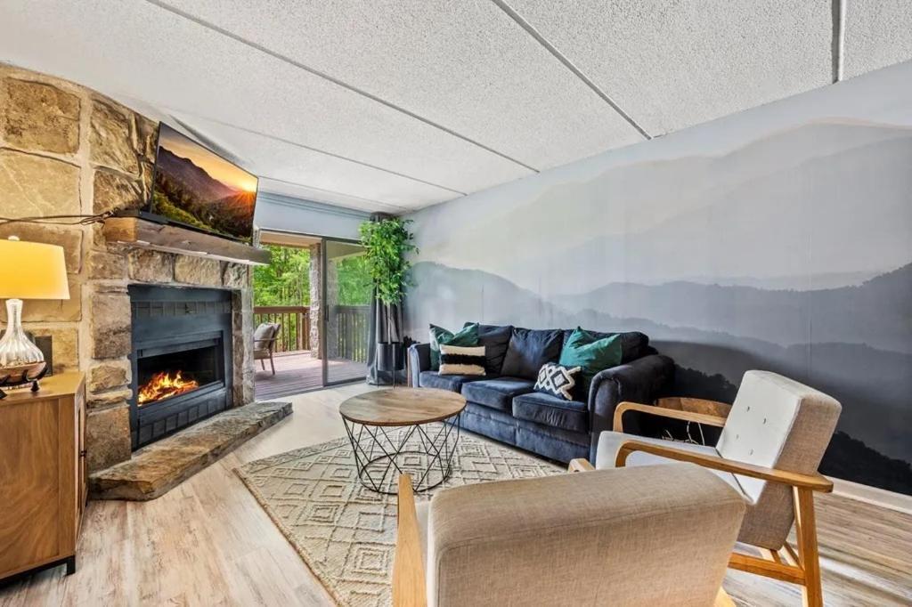 Views & Fireplace - Minutes To Gburg And Ober - Condo Gatlinburg Bagian luar foto