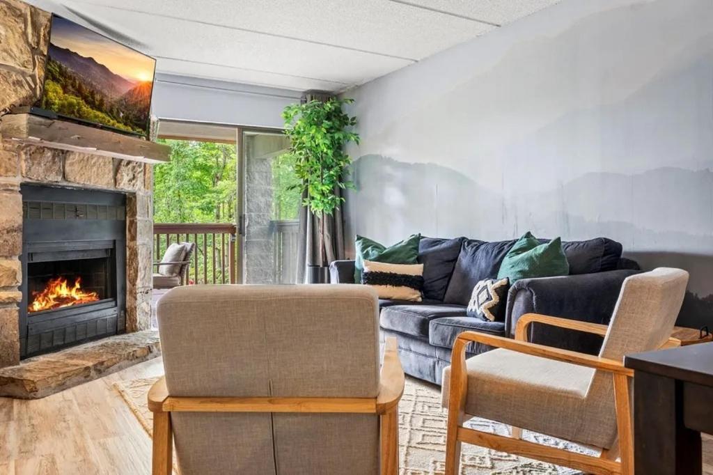 Views & Fireplace - Minutes To Gburg And Ober - Condo Gatlinburg Bagian luar foto