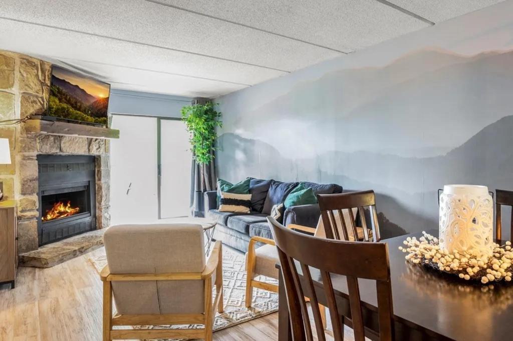 Views & Fireplace - Minutes To Gburg And Ober - Condo Gatlinburg Bagian luar foto