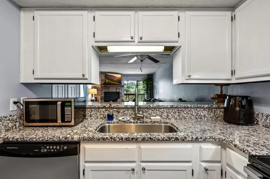 Views & Fireplace - Minutes To Gburg And Ober - Condo Gatlinburg Bagian luar foto